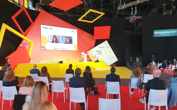 #MujeresCiber