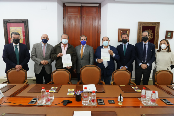 Acto de entrega por el Colegio de Abogados de Granada del 0,7% de las cuotas colegiales a entidades de acción social