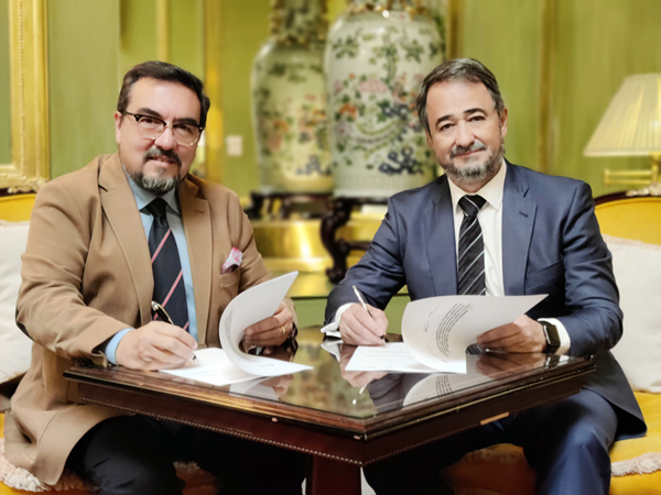 El presidente de la Asociación Europea de Arbitraje (AEA), Javier Íscar, y el CEO de Global Sportainment y director de Global Esports Sumit, Antonio Lacasa