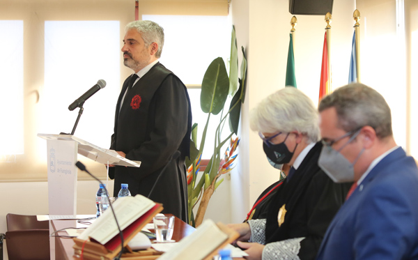 El nuevo delegado presidente se dirige a los asistentes