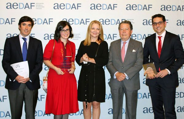 Alejandro Zubimendi, accésit en la categoría de docente investigador; Mª Eugenia Sanmartín, premio en la categoría de jueces en formación; Stella Raventós, presidente de AEDAF; Enrique Giménez- Reyna, presidente del jurado; y Félix Martinez, premio en la categoría de docente investigador.