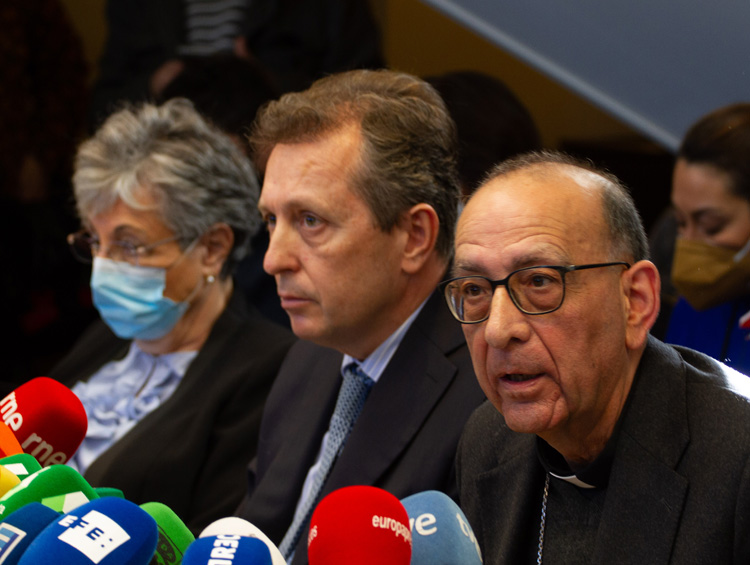 Javier Cremades y el presidente de la Conferencia Episcopal Española (CEE), Juan José Omella