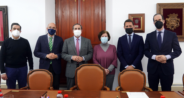 Entrega del 0,7% de las cuotas colegiales del Colegio de Abogados de Granada (cerca de 12.000 euros) al proyecto Ayuda a los refugiados de Ucrania de Cáritas Diocesana