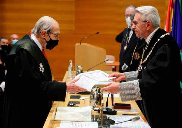 Toma de posesión del abogado malagueño Juan García Alarcón como Académico Honorario de la Real Academia de Jurisprudencia y Legislación de Granada