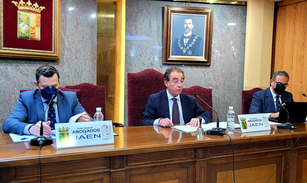 El tesorero, Marcos Gutiérrez; el decano, Javier Pulido y el secretario, Antonio Cabezas