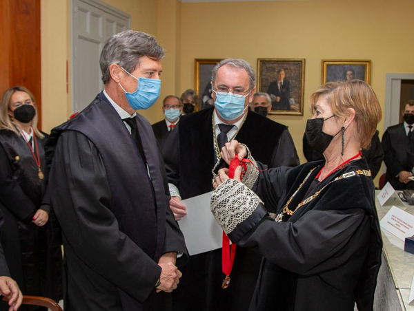 Victoria Ortega entrega la Medalla al Mérito en la Abogacía a Alfredo Velloso