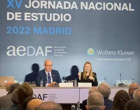 Stella Raventós Calvo, presidente de AEDAF, ha inaugurado la jornada, junto a Javier Gómez Taboada, vocal responsable de Estudios e Investigación de AEDAF