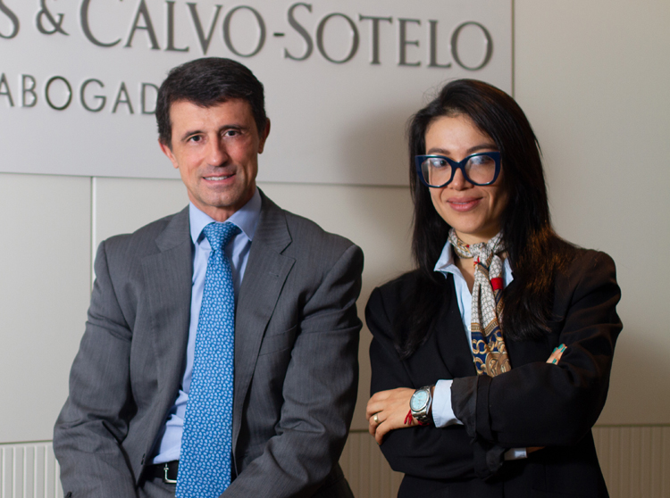 Carlos González Soria, Socio Director de Cremades & Calvo-Sotelo, y Eliana Bejarano