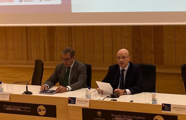 Leandro Cabrera, decano del Colegio de Abogados de Granada y Blas Imbroda Ortiz, presidente de la Subcomisión de Extranjería y Protección Internacional del Consejo General de la Abogacía Española