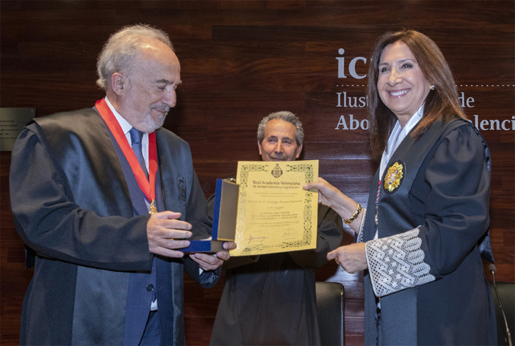 Santiago Muñoz Machado y Auxiliadora Borja Albiol