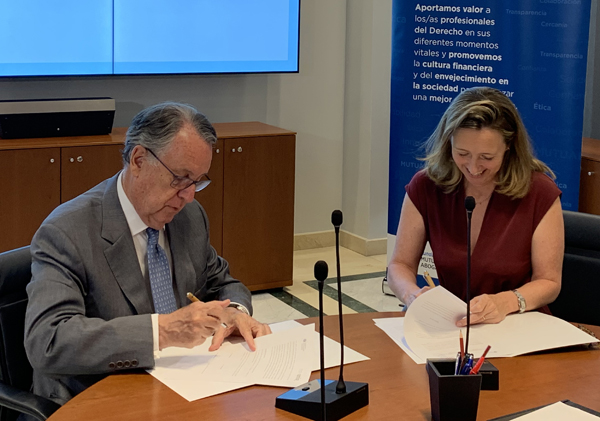 Blanca Narváez y José Manuel Sala a la firma del acuerdo