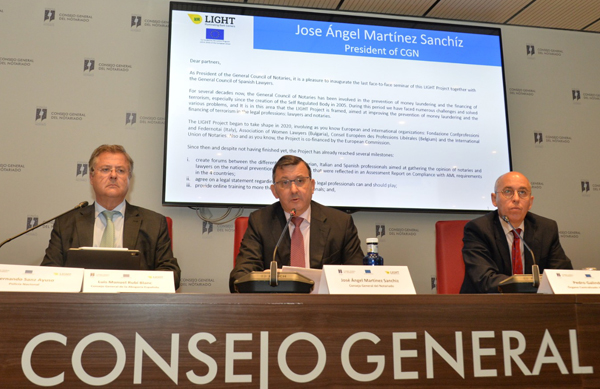 Luis Rubí, José Ángel Martínez Sanchiz y Pedro Galindo, en la inauguración del seminario