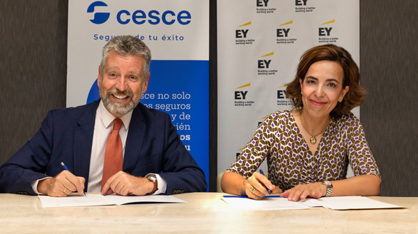 Fernando Salazar, presidente ejecutivo de Cesce, y Lourdes Centeno, managing partner del área legal de EY Abogados