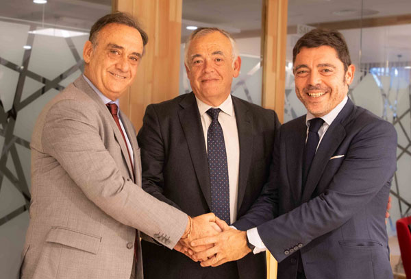 Fernando Rodríguez, socio de ETL Global, Julio Álvarez, socio director de GESOLUTIO y Juan Bermúdez, CEO de ETL Global España