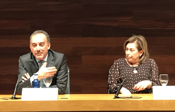 Manuel Marchena y la académica de la RAVJL, Carolina del Carmen Castillo