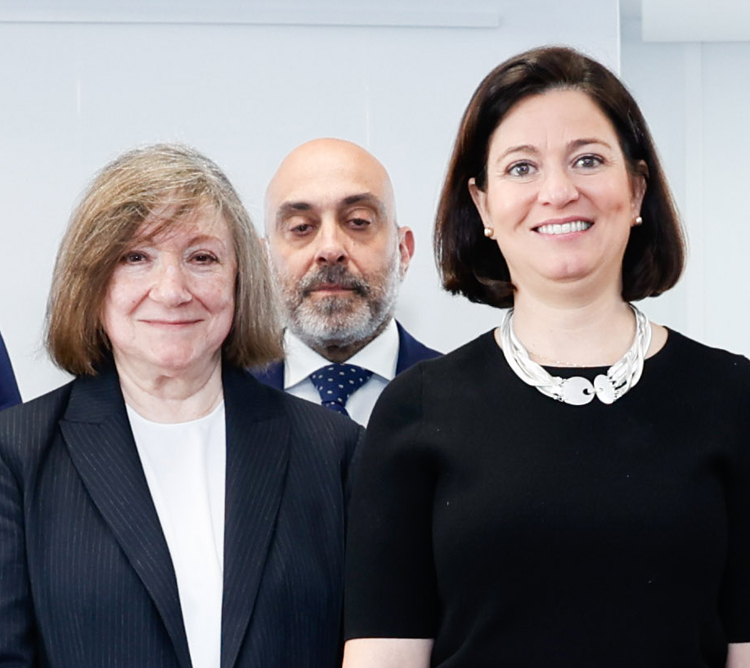 Ángela Cerrillos, abogada y feminista de Madrid y Maite Oronoz, presidenta del Tribunal Supremo de Puerto Rico
