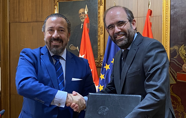El decano del ICPM, Alberto García Barrenechea, junto al vicerrector de Relaciones Institucionales de la facultad de derecho de la UCM, José María Coello de Portugal