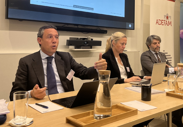 José María Rojí (CMS), Marta Beltrán (ADEFAM) y Alfonso Codes (CMS)