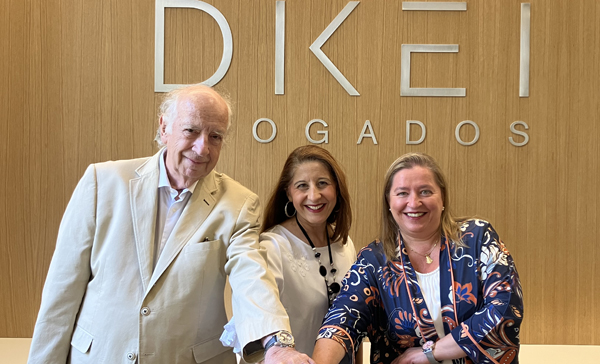 Manuel Dapena, socio fundador de Dikei Abogados, Rocío Fernández, socia directora de Dikei Abogados, Carmen Codes, socia directora de Goñi & Co Abogados