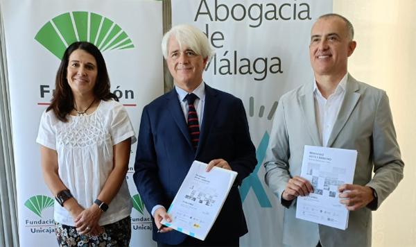 Emilia Garrido, directora de Actividades Culturales de la Fundación Unicaja, Salvador González, decano de la Abogacía de Málaga y Carlos López, director del seminario