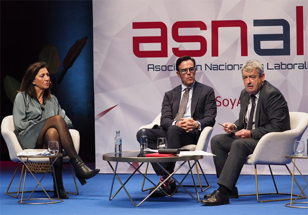 Elena Mancha, Juan Manuel Ortiz (vocal de ASNALA) y Federico Navarro