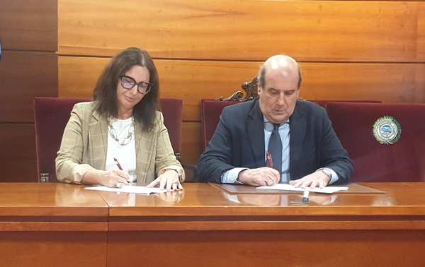 Patricia Vérez Cotelo, Presidenta del Colegio Oficial de Agentes de la Propiedad Inmobiliaria de la Provincia de A Coruña, y Augusto Pérez-Cepeda, Decano del Colegio de Abogados de A Coruña
