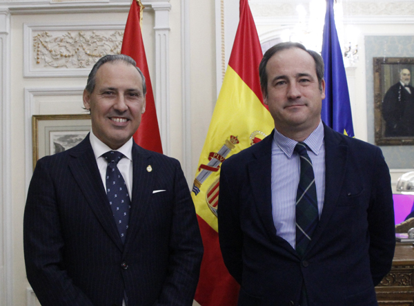 Eugenio Ribón, decano del ICAM, y Guillermo Escribano, director general del Español en el Mundo, se han reunido este martes en la sede del colegio madrileño (3)
