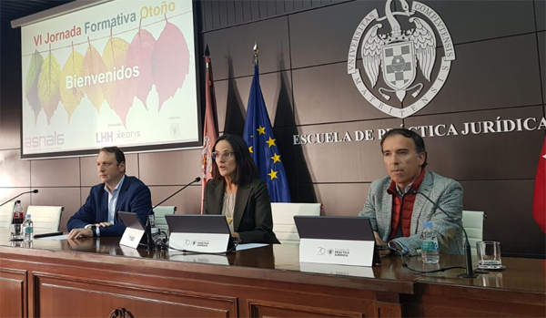 Fernado Ruiz, coordinador grupo Seguridad Social ASNALA, centro Ana Gómez, presidenta de ASNALA, y derecha Juan Manuel Criado, CEO Xeoris