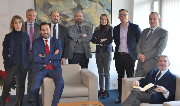 Elena Navarro (socia), Fernando Marqués (socio), Sotero M. Casado (socio de Nácar Abogados), Ángel Rivas (socio), Ramiro Pérez (socio), Cristina Carbonell (socia), Juan Escudero (socio), Lisardo Romero y Fernando Herce (socios)