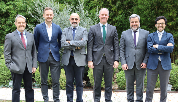 José Ramón Couso (Socio de Ceca Magán); Raúl López (Socio de Consultoría de Negocio e Innovación Grant Thornton); Alfredro Muñoz (Of Counsel de Ceca Magán y Grant Thornton); Ramón Mesonero-Romanos (Socio de Ceca Magán); Manuel Sanmartín (Socio de Consultoría de Negocio e Innovación de Grant Thornton) y José Luis Amat (Manager de Ceca Magán).
