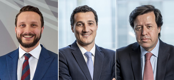 James Cameron, socio de Fenwick Elliott, Felipe Correa y Víctor Ríos, socios de Molina Ríos