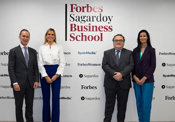 Íñigo Sagardoy, presidente de Sagardoy Abogados; Vanessa Izquierdo, directora general de Sagardoy Business & Law School; Ignacio Quintana, CEO de SpainMedia, y Naira Pérez-Alonso, directora de Estrategia y Desarrollo de Negocio de Sagardoy Business & Law School