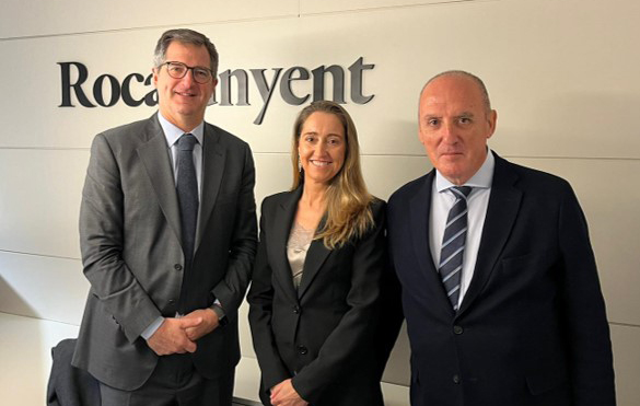 Joan Roca, presidente ejecutivo de Rocajunyent, Imma Ferrés Soler, nueva socia del equipo de Derecho Fiscal en Girona, y Josep Pujolràs, responsable de la oficina de Girona