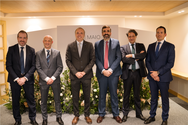 Carlos García Gonzalvo (Socio de MAIO), Carlos Gimeno (Consejero de Economía, Transformación Digital y Transparencia del Ayuntamiento de Zaragoza), Jorge Azcón (Presidente de la DGA), Javier Echávarri (Socio de MAIO),Oriol Prósper (Socio de MAIO) y Roberto Tambo (Socio de MAIO).
