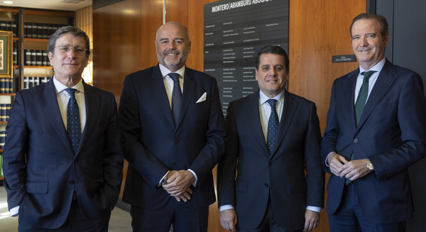 Javier Valdecantos, socio codirector de Montero Aramburu; Santiago Gómez Villares, socio director de GVA Gómez-Villares & Atencia; Leonardo Neri, socio codirector de Montero Aramburu; y Pablo Atencia, socio director de GVA Gómez-Villares & Atencia