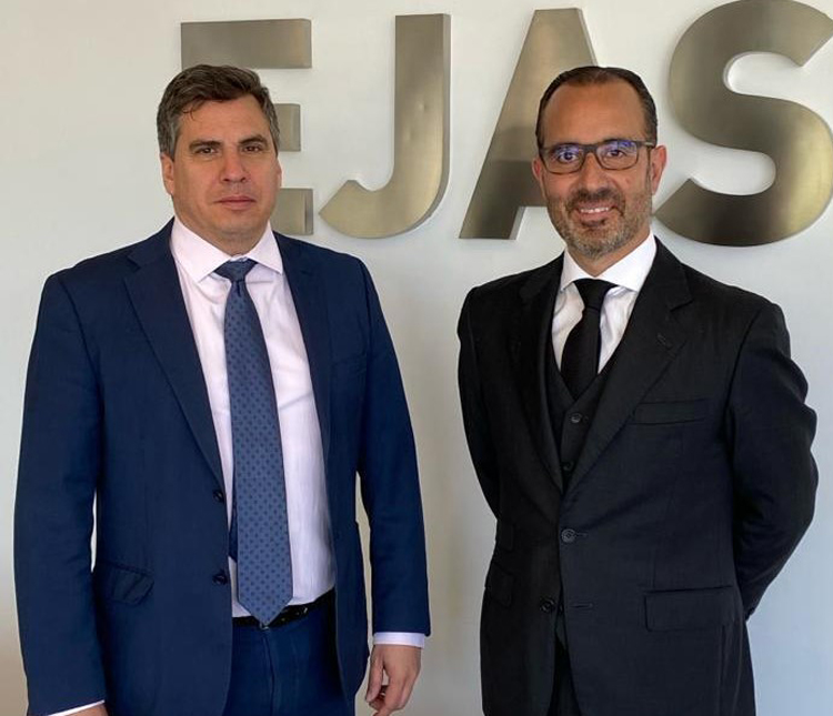 Manuel González-Haba Poggio, Socio miembro del Consejo de Administración y responsable del área mercantil de EJASO, junto al nuevo fichaje Valentín V. García-Echave, nuevo socio del área mercantil.