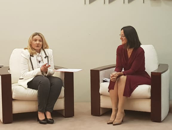 Carmen Vidal Barbero, vicepresidenta del CES, y a la derecha Ana Gómez Hernández, presidenta de ASNALA