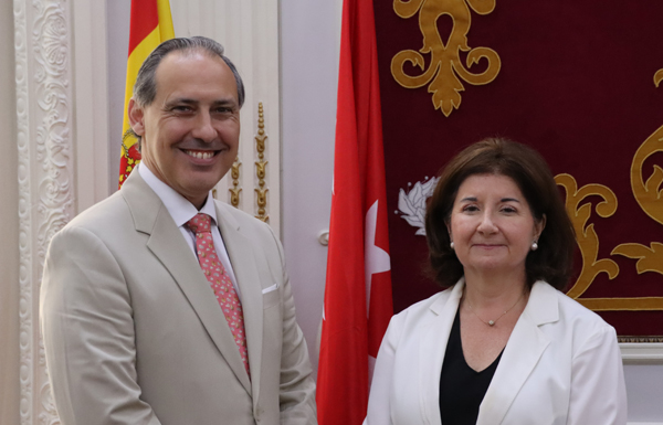 Eugenio Ribón y Ana Buitrago, presidente y vicepresidenta del patrona de la nueva Fundación ICAM Cortina