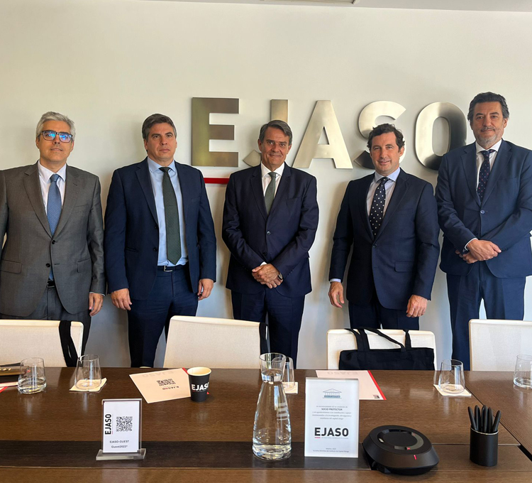 Juan Enrique Altimis, miembro del Consejo de Administración y Socio Director del Área Fiscal; Manuel González-Haba, miembro del Consejo y Socio Director del Área Mercantil; Alfredo Hernández Pardo, Socio fundador de EJASO; José Luis de Navasqüés, miembro del Consejo y Socio Director del Área de Bancario y Gonzalo Grandes, miembro del Consejo y Socio Director del Área de Competencia
