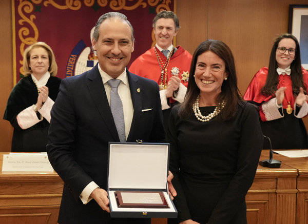 El decano Eugenio Ribón y la diputada responsable de Formación, Ester Mo