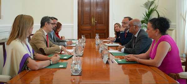 graduados sociales y Félix Bolaños