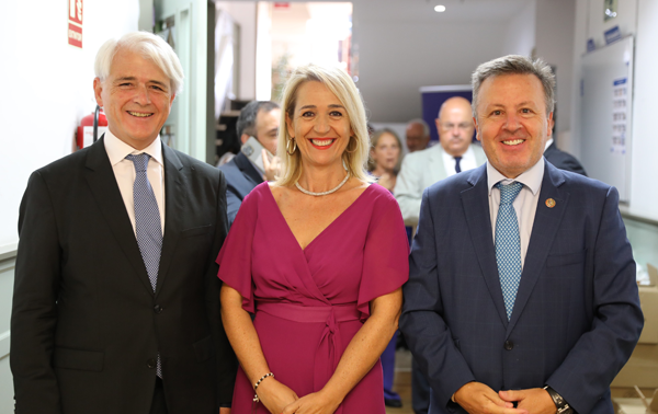 El presidente de la Abogacía, Salvador González, la vicealcaldesa de Toledo, Inés Cañizares y el decano del Colegio de la Abogacía de Toledo, Angel Cervantes.