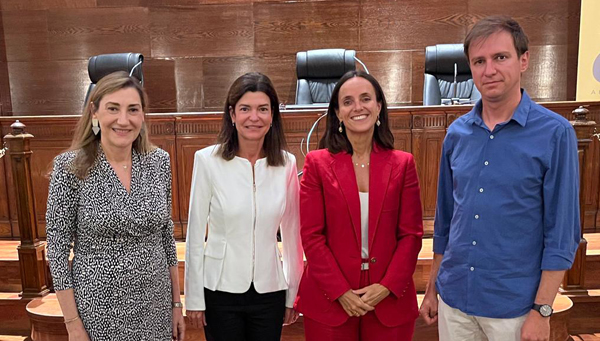 María José Ramo, vocal de la Junta Directiva de ASNALA, Elena Lumbreras, magistrada de la Sala de lo Social del Tribunal Superior de Justicia de Aragón, Ana Gómez Hernández, presidenta de ASNALA, y Javier Checa, presidente de la Sección Laboral de REICAZ