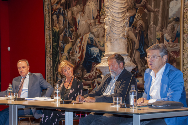 El decano del ReICAZ, Antonio Morán, la ex presidenta del Consejo General de la Abogacía, Victoria Ortega, y los ex ministros de Justicia Francisco Caamaño y Rafael Catalá