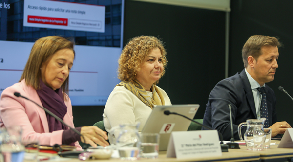 Pilar Rodríguez, censor-interventor; María Emilia Adán, decana del Colegio de Registradores; José Soriano, director del SSI