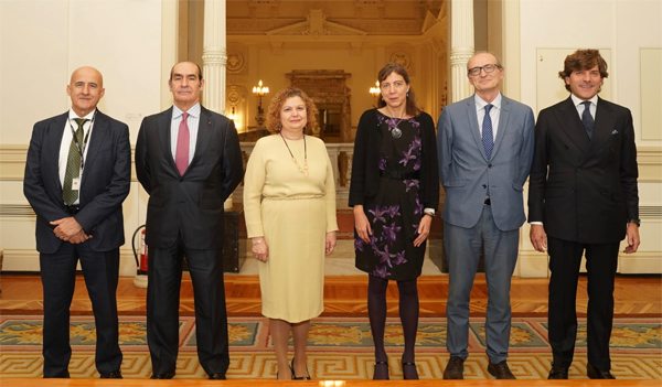 Manuel Ortega, jefe de la Central de Balances del Banco de España; Francisco Javier González del Valle, Vocal de Registros Mercantiles; María Emilia Adán, decana del Colegio de Registradores; Maite Ledo, directora general de Estrategia, Personas y Datos del BdE, Luis Ángel Maza, director de Estadística del Banco de España y Sebastián del Rey, director de Relaciones Institucionales del Colegio de Registradores