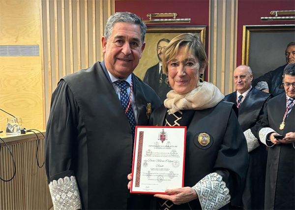 El presidente del CACYL, Julio Sanz Orejudo y Victoria Ortega