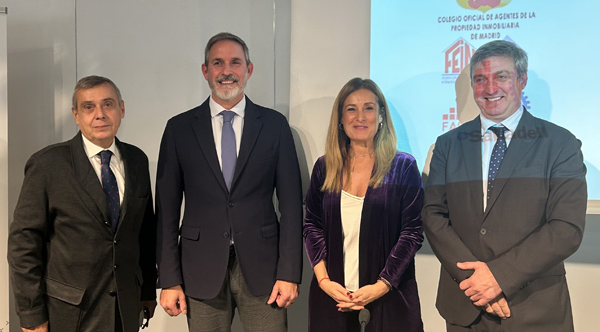 Jaime Cabrero García, Presidente de COAPIMADRID - AIM; José María García Gómez, Viceconsejero de Vivienda de la Comunidad de Madrid; Charo Fernández, de Banco Sabadell y Miguel Ángel Gómez, Presidente de Amadei