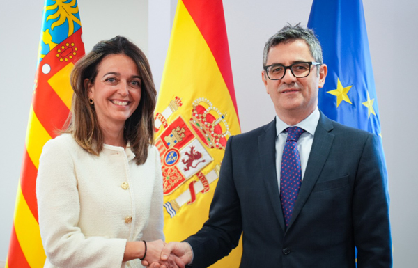 La consellera de Justicia y Administración Pública de la Generalitat Valenciana, Nuria Martínez, y el ministro de la Presidencia, Justicia y Relaciones con las Cortes, Félix Bolaños
