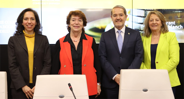 Ana Puente, Soledad Núñez, José Ramón Couso y Amelia Pérez en la inauguraciuón del V Congreso INternacional de Derecho Bancario